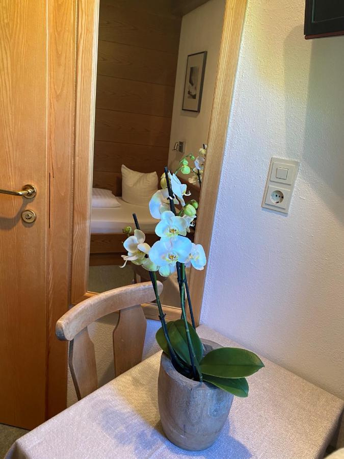 Hotel Zirbenhof Sankt Leonhard im Pitztal Quarto foto
