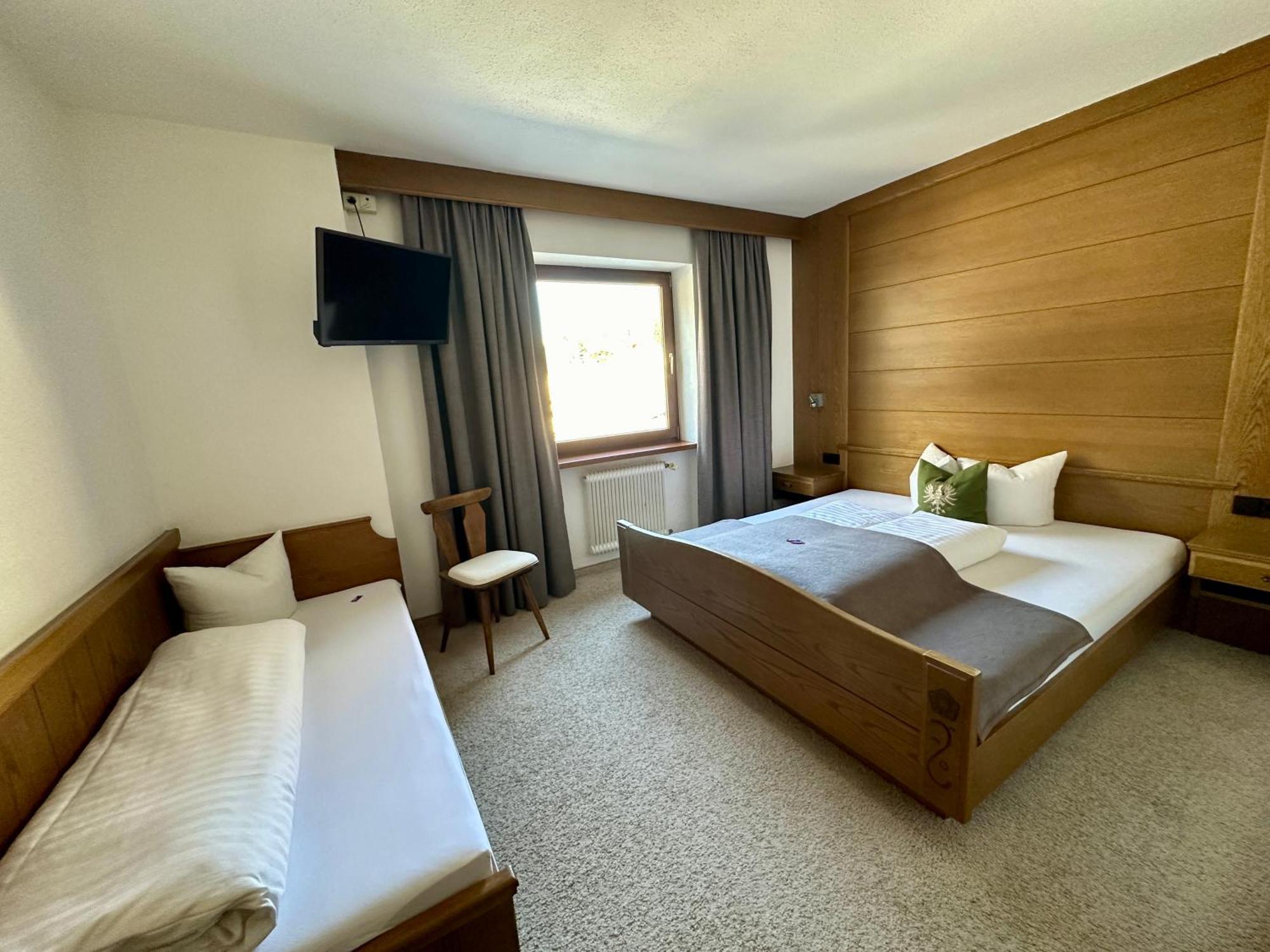 Hotel Zirbenhof Sankt Leonhard im Pitztal Quarto foto