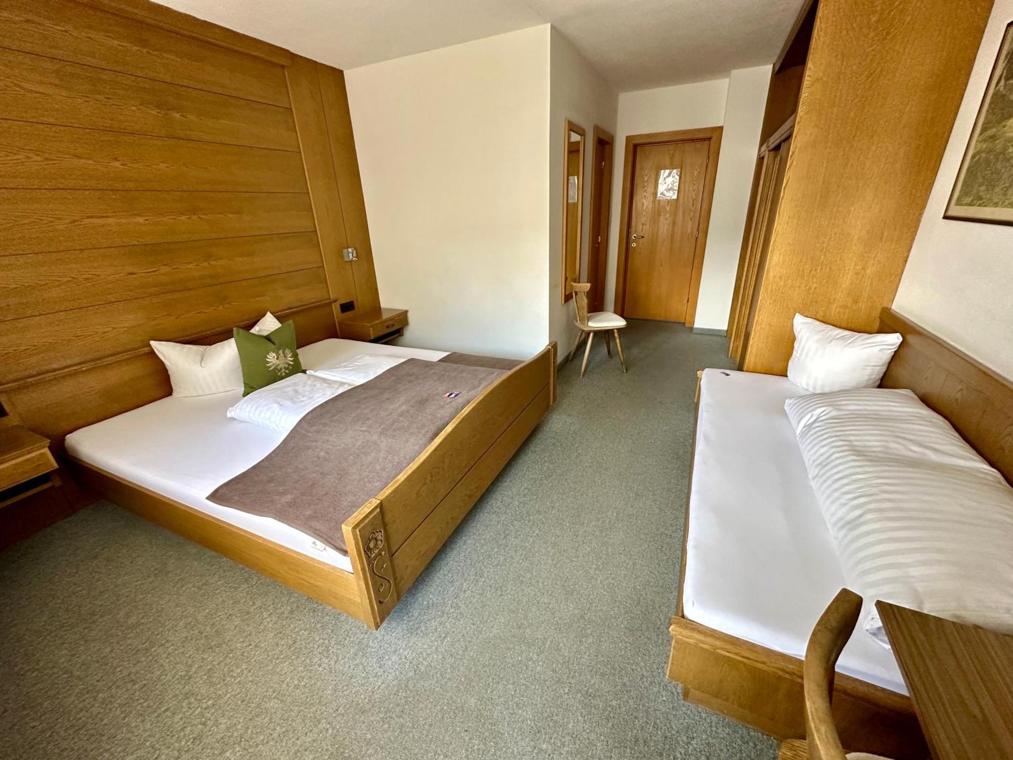 Hotel Zirbenhof Sankt Leonhard im Pitztal Quarto foto