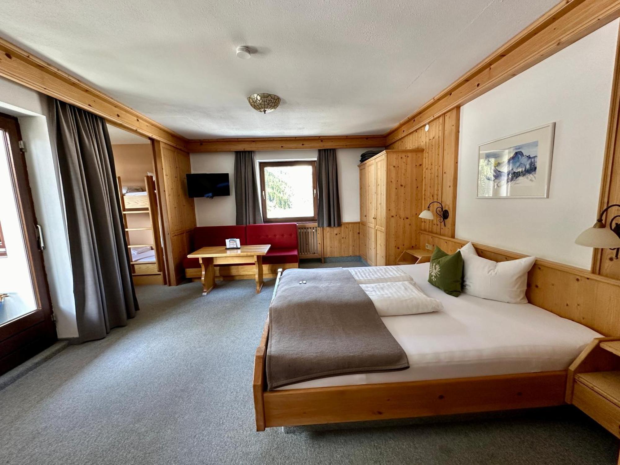 Hotel Zirbenhof Sankt Leonhard im Pitztal Quarto foto
