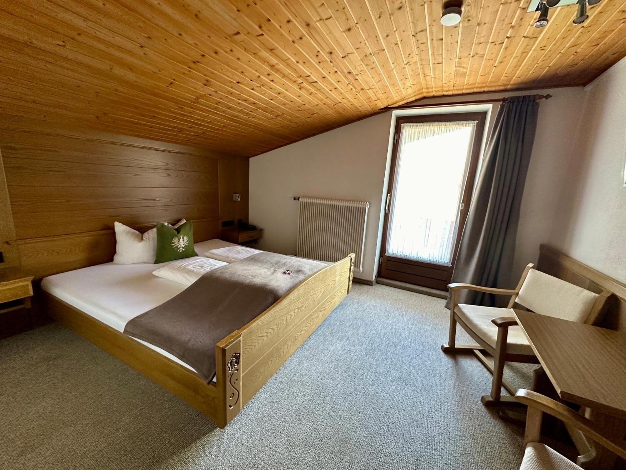 Hotel Zirbenhof Sankt Leonhard im Pitztal Quarto foto